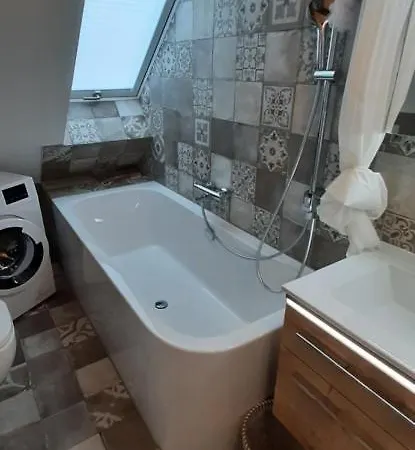 Appartement Maisonettwohnung Mit Gartenzugang *