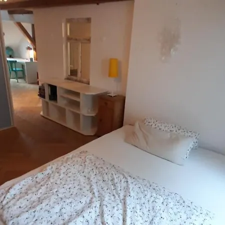 Maisonettwohnung Mit Gartenzugang *